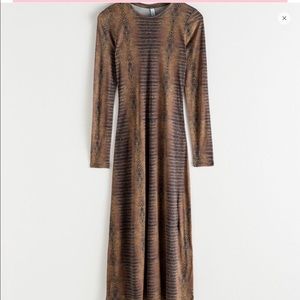 Midi length fitted. . Versatile, washable.